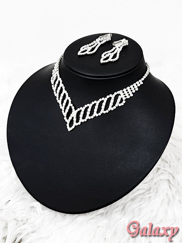 画像2: リーフモチーフ*ラインストーンアクセサリー2点セット【ネックレス・イヤリング】 (2)