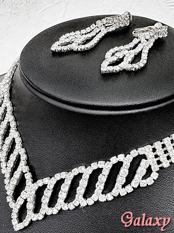 画像3: リーフモチーフ*ラインストーンアクセサリー2点セット【ネックレス・イヤリング】 (3)