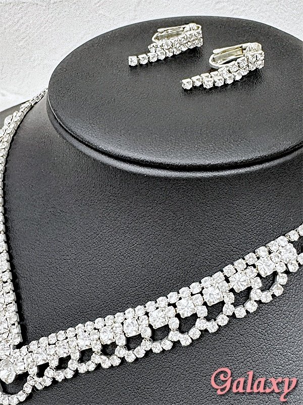 画像3: Vラインデザイン*ラインストーンアクセサリー2点セット【ネックレス・イヤリング】 (3)