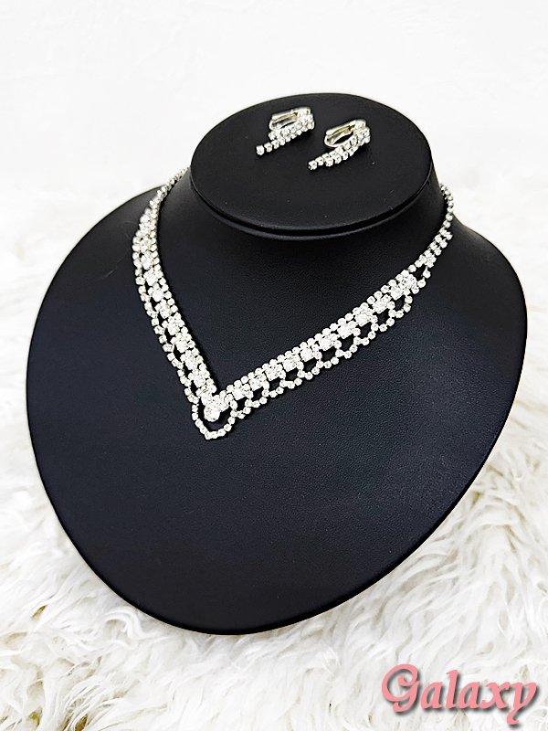 画像2: Vラインデザイン*ラインストーンアクセサリー2点セット【ネックレス・イヤリング】 (2)