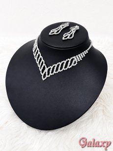 画像2: リーフモチーフ*ラインストーンアクセサリー2点セット【ネックレス・イヤリング】 (2)